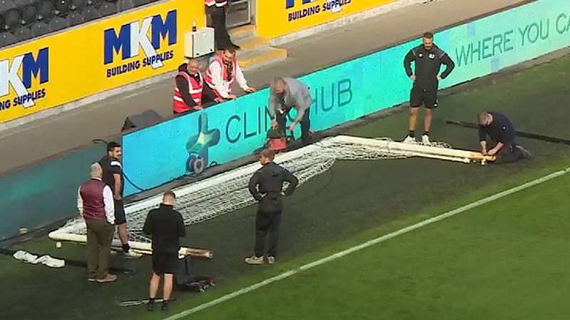 Hull City-Birmingham maçında kale direği krizi!