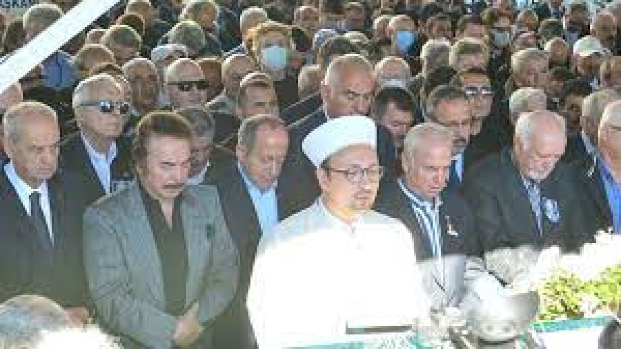 Ümit Kıvanç, Orhan Gencebay'ı örnek gösterdi: Önde saf tutup, 'gözüktüler', gittiler