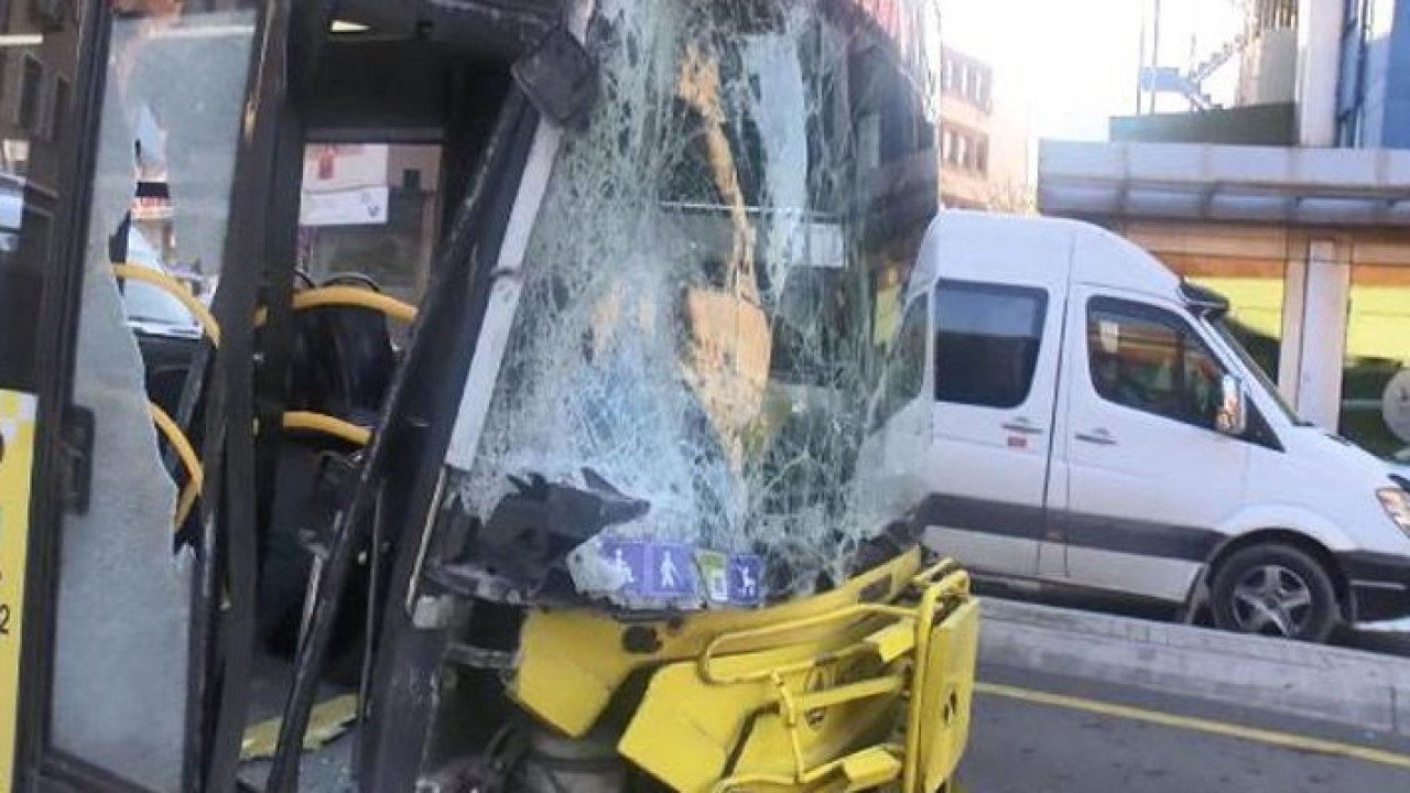 Kadıköy'de trafik kazası: İETT otobüsü önce araçlara sonra müzenin duvarına çarptı
