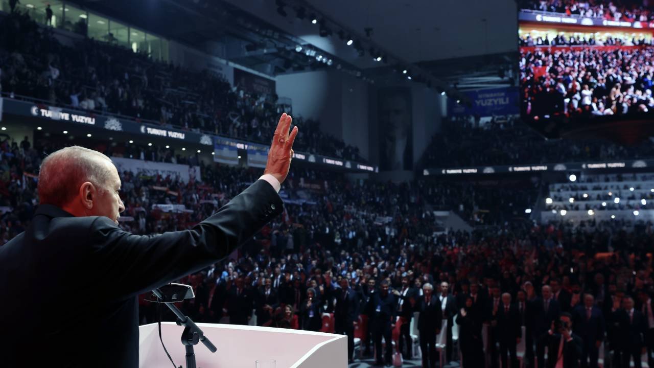 Necati Özkan: Şovlar, ortada artık bir dava kalmadığının teslimidir