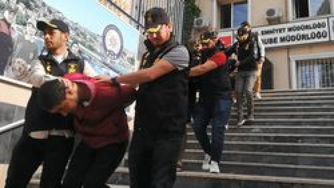 Beyoğlu'nda arkadaşlarını kaçırıp fidye istediler