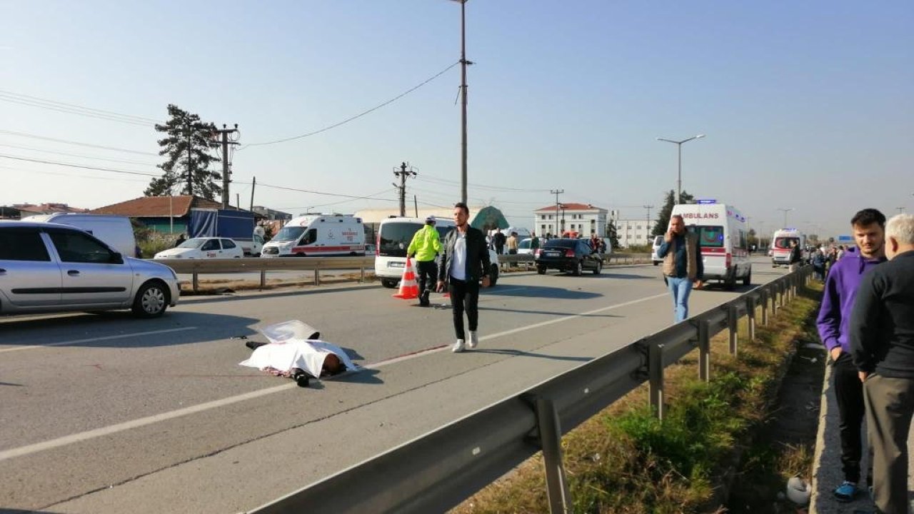Sakarya'da motosikletin çarptığı yaya ile sürücü hayatını kaybetti