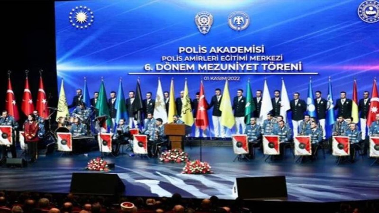 Taha Akyol: Polis ve parti