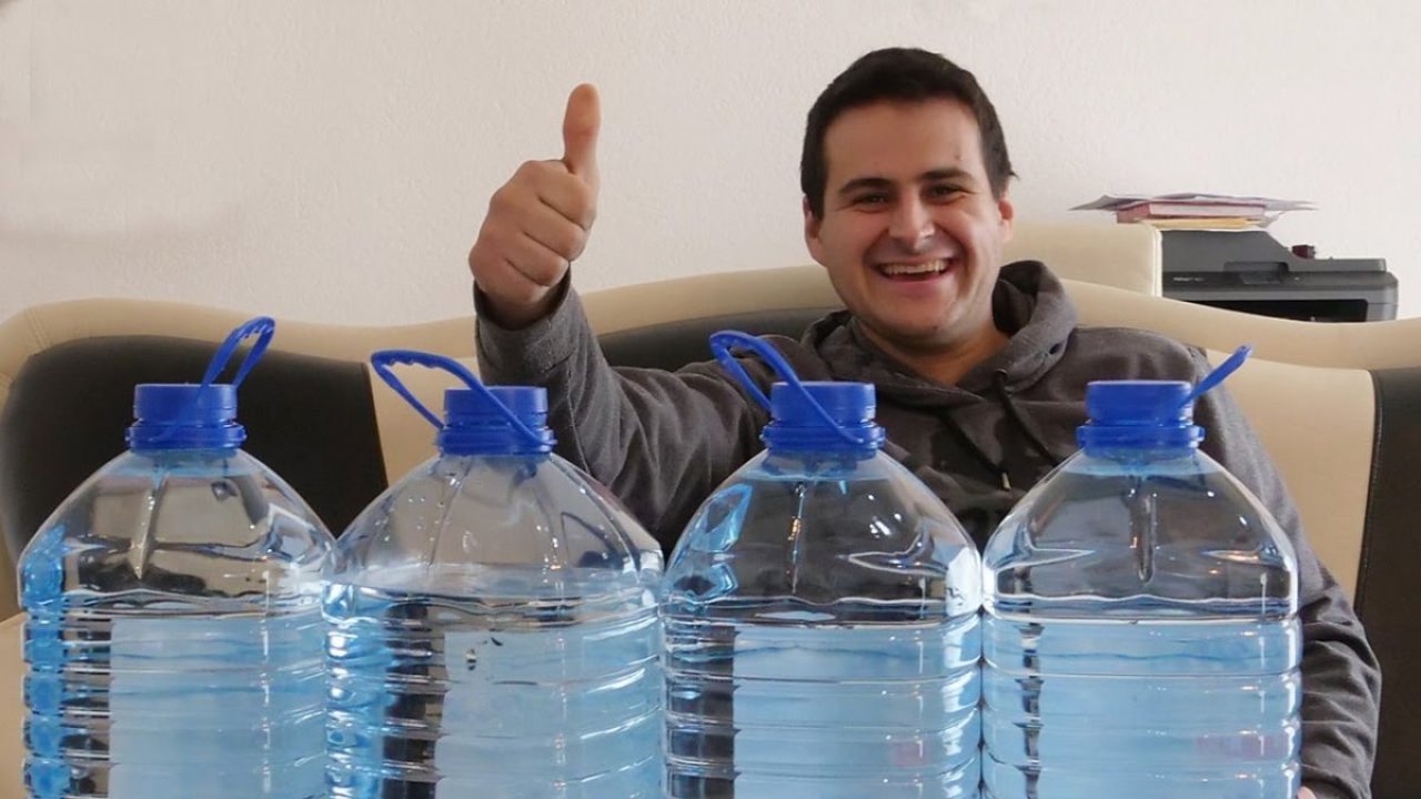 Günde 27 litre su içiyor: İçmediğinde ise baygınlık geçiriyor