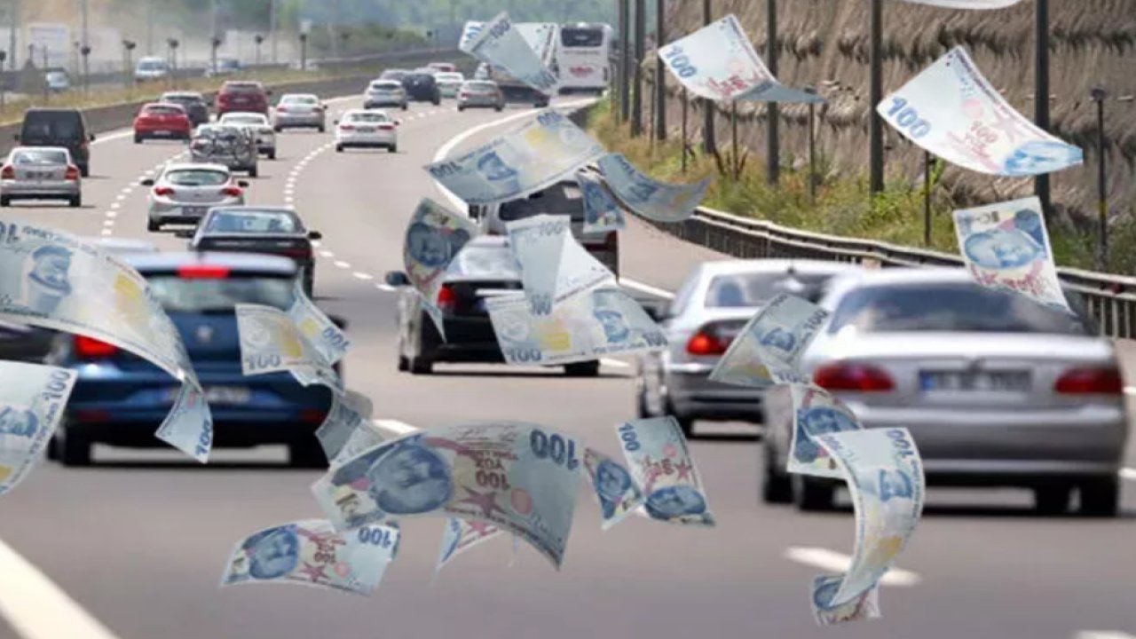 PARALAR YOLA SAÇILDI: 43 bin lirayı poşete koydu, arabasının üzerinde unuttu...