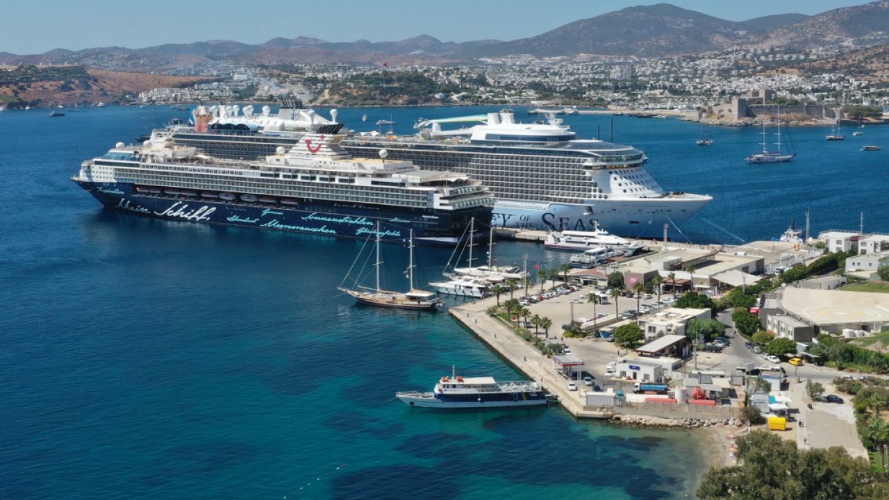 Bodrum'a sezonun son kruvaziyer seferini Costa Venezia yaptı
