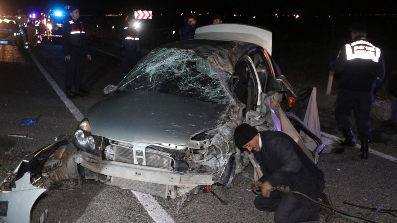 Otomobil takla attı: Sürücünün annesi, babası ve eşi öldü