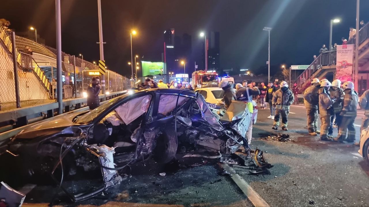 Mecidiyeköy'de 15 aracın karıştığı zincirleme trafik kazası: Biri bebek, 8 kişi yaralandı