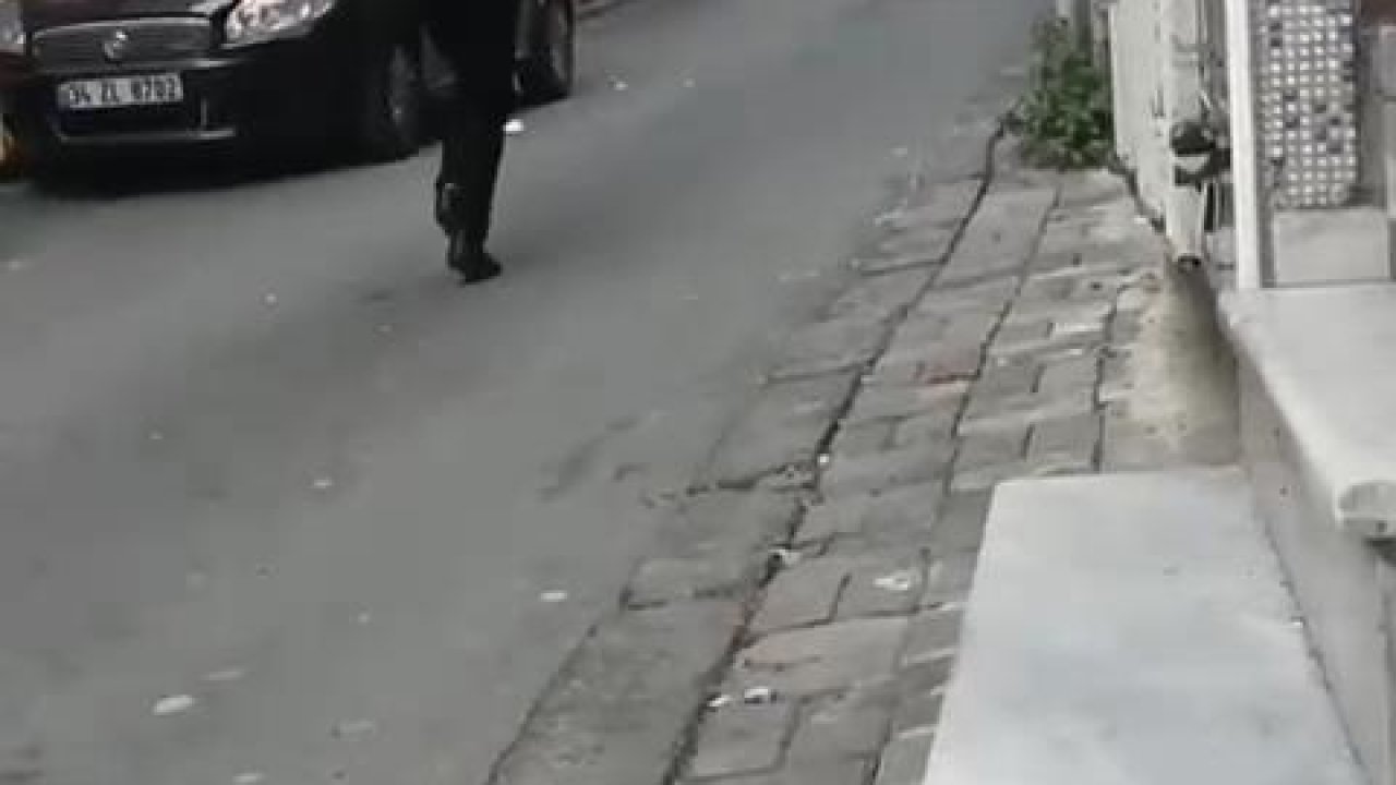 Fatih'te yabancı uyruklu iki grup arasında bıçaklı sopalı kavga: 4 yaralı