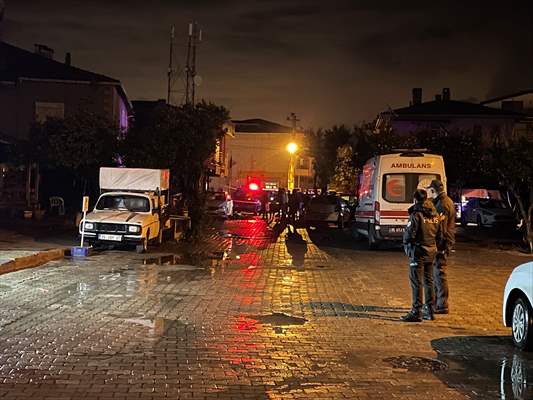 İzmir'de akrabalar arasındaki silahlı kavgada 2 kişi öldü
