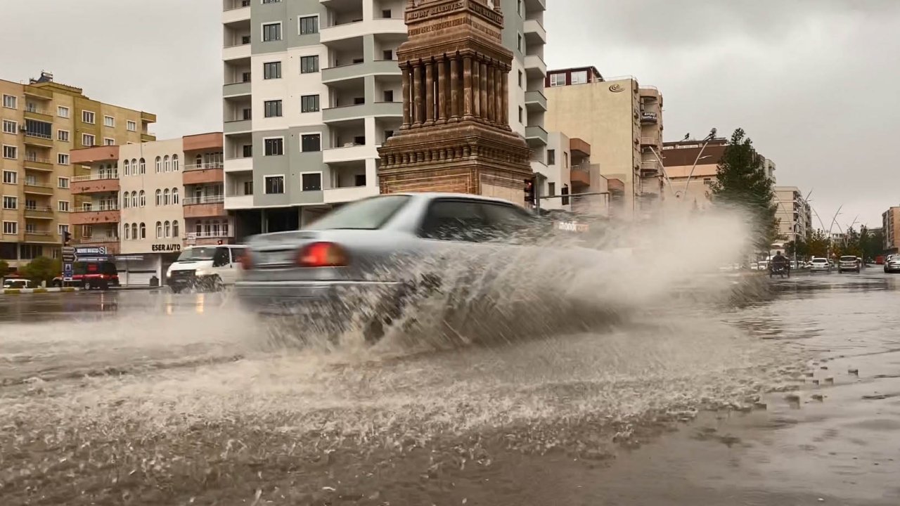 Meteoroloji'den 29 il için uyarı: Sağanak yağış ve fırtına geliyor