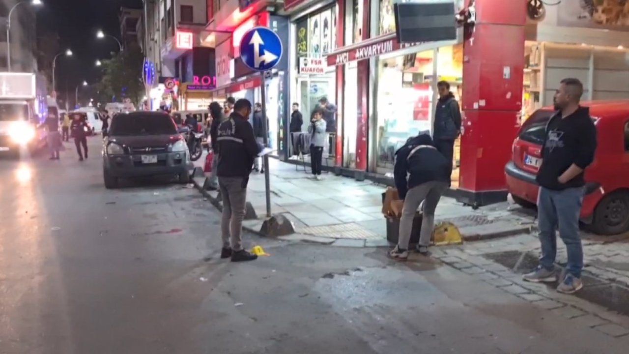 Kucağındaki bebeğiyle yürürken vurulan kadın öldü