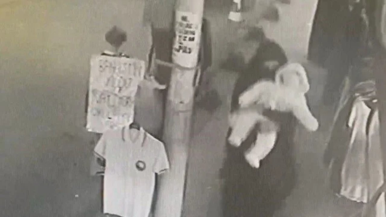 Sultangazi’de kucağındaki bebeğiyle yürüyen kadına silahlı saldırı