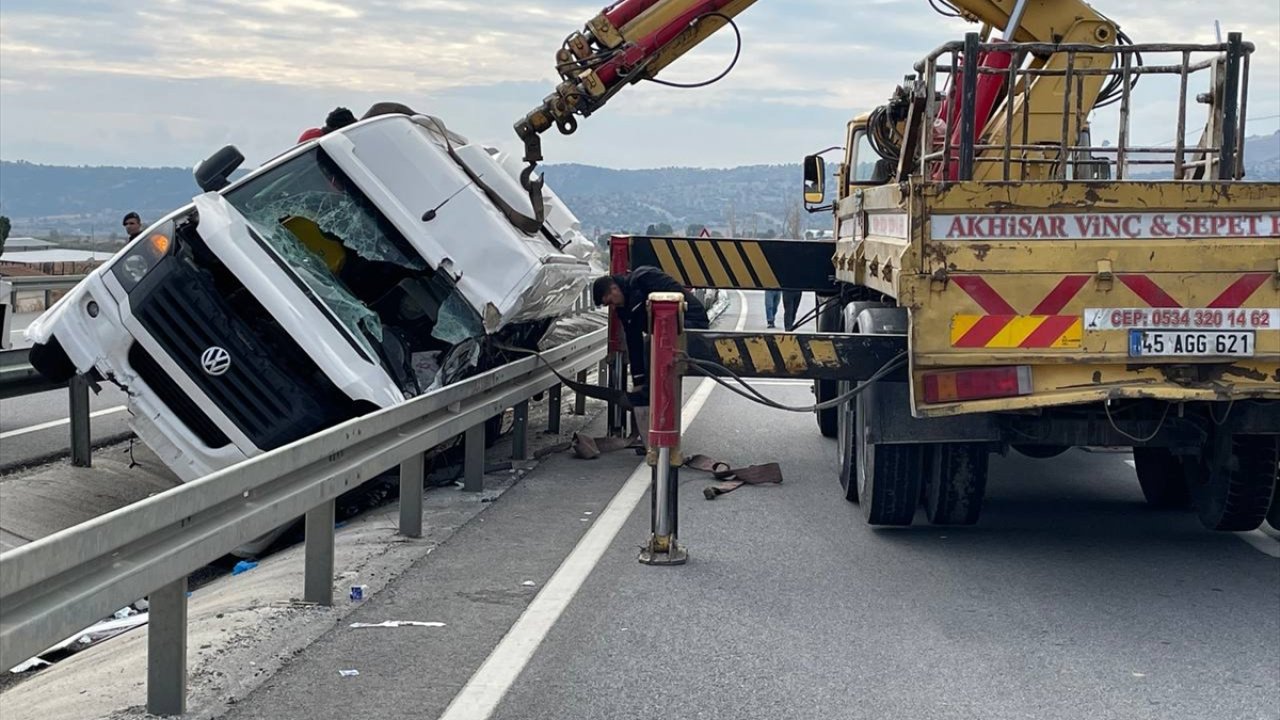 Osmaniyespor taraftarlarını taşıyan minibüs kaza yaptı: 1 ölü, 9 yaralı