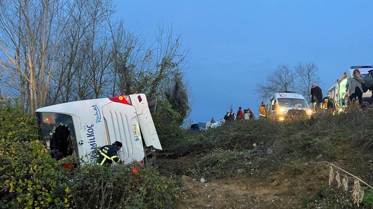 Bartın'da yolcu otobüsü devrildi; 39 yaralı