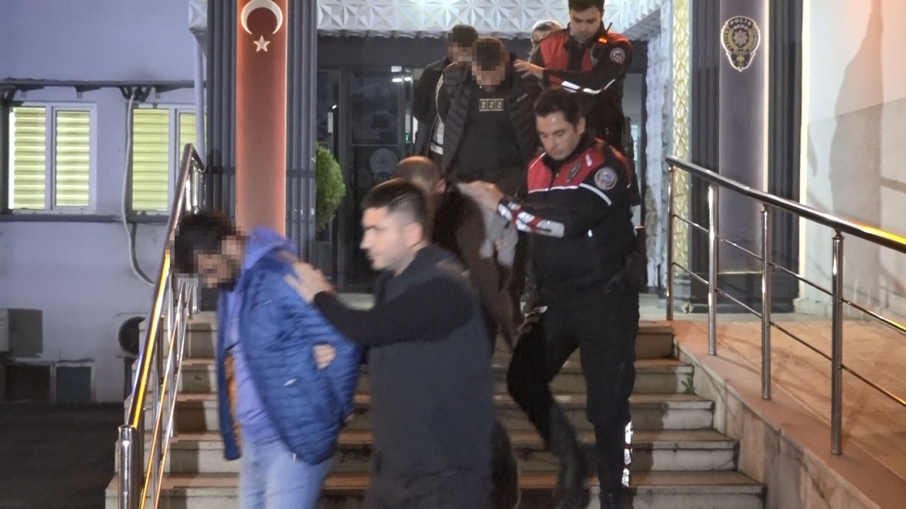 'Yeni araçlarımız geldi' şifresini kullanan fuhuş çetesine operasyon: 13 kadın koruma altına alındı, çete mens
