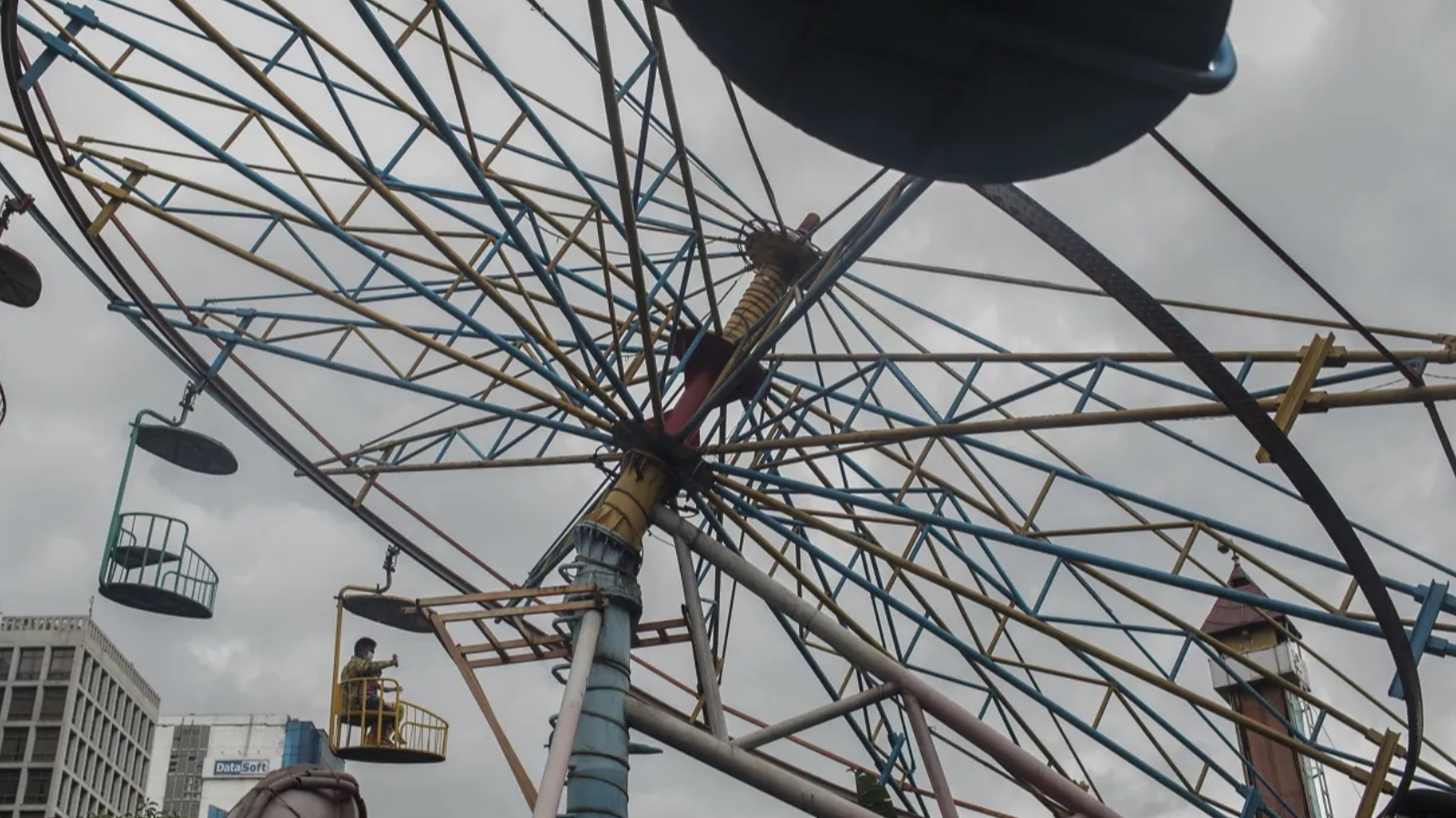 Tahran'da bir lunapark