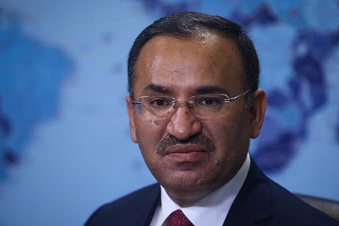 Bakan Bozdağ: Başörtüsü teklifi imzaya açıldı