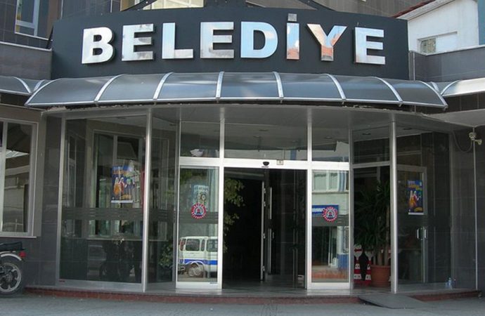 AKP’li belediyelerde akraba saltanatı: İki belediye başkanı damat ve kızlarını belediyelerde işe başlattı!