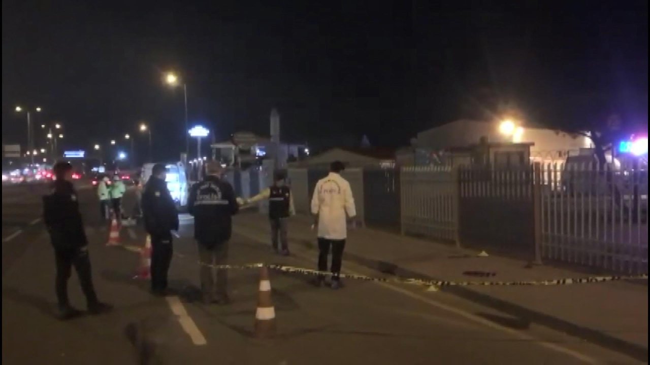 Sivil kıyafetli polisle 3 kişi tartışma yaşadı: Saldırıya uğradığını iddia eden polisin ateş açması sonucu 1 k