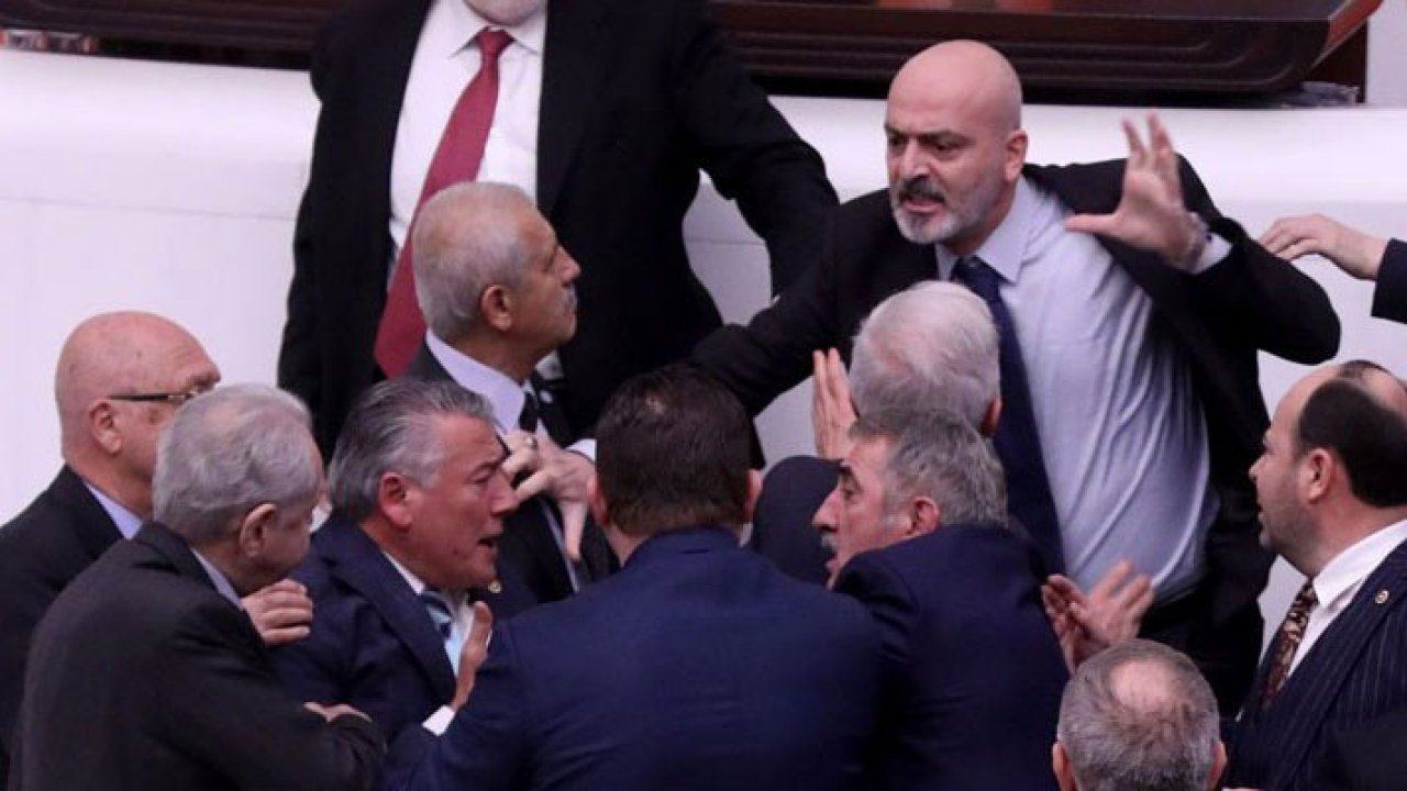 Fehmi Koru: 2022 yılı sonunda memleketimden dindar ve siyasetçi kimlikli insan manzaraları