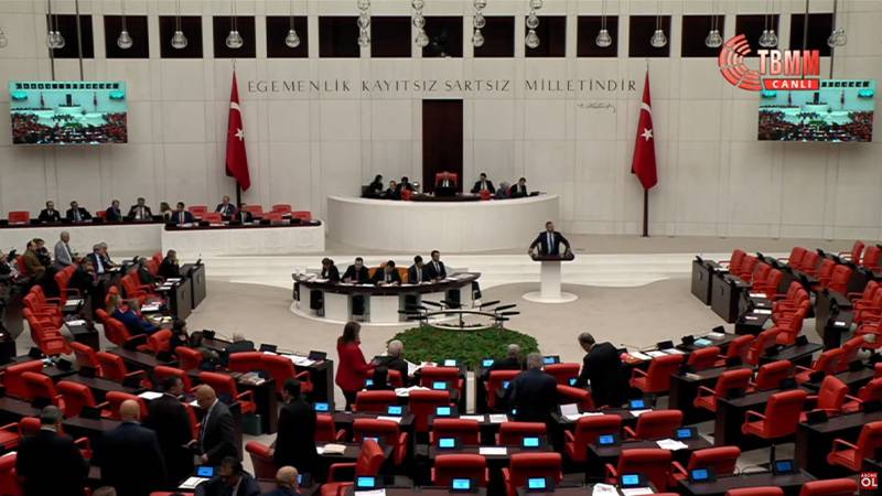İyi Partili Ağıralioğlu: Yürütmeye konuşacağım yürütme yok, yasamaya konuşacağım yasamanın yarısı yok