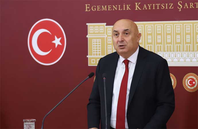 CHP’den Ömer Çelik’e yumruklu saldırı yanıtı