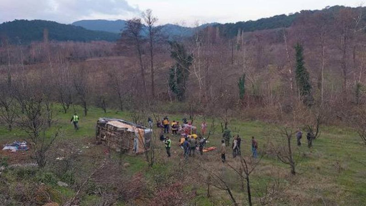 İşçileri taşıyan minibüs devrildi; uzman er yaşamını yitirdi, 9 kişi yaralandı