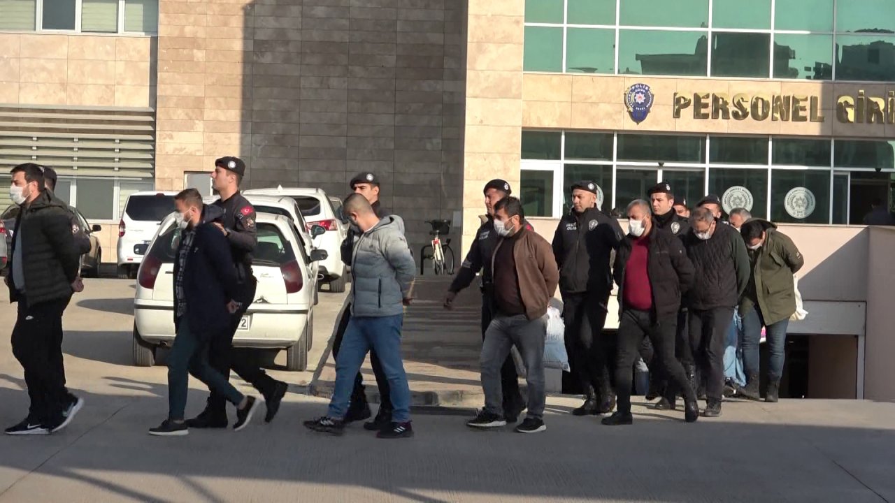 Antalya'daki mafya operasyonu: Aralarında polis ve bekçilerin de olduğu 21 şüpheli, adli kontrolle serbest