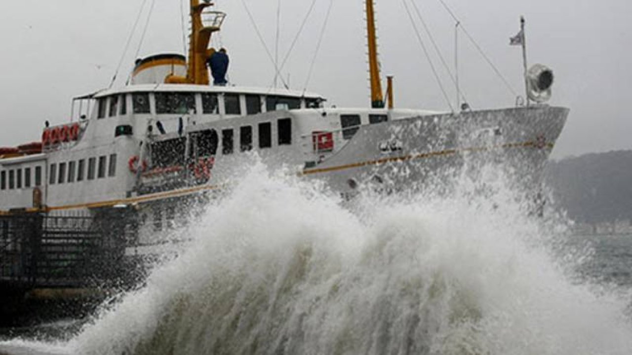 İstanbul’da vapur seferlerine lodos engeli