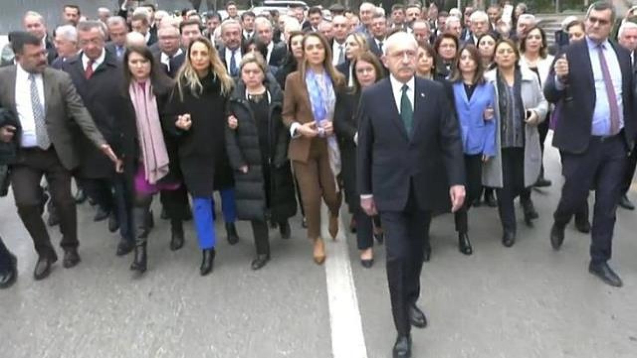 Halk TV yazarı Fikret Bila: İbre Kılıçdaroğlu'ndan yana