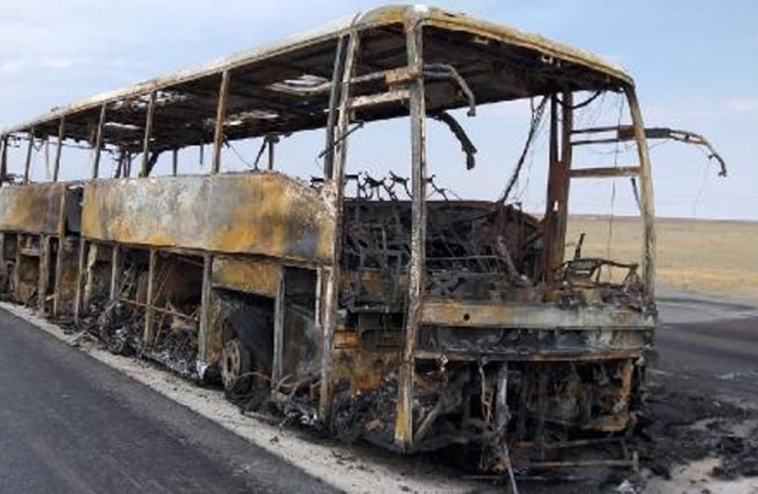 Alev alan otobüsteki 31 yolcu ölümden döndü