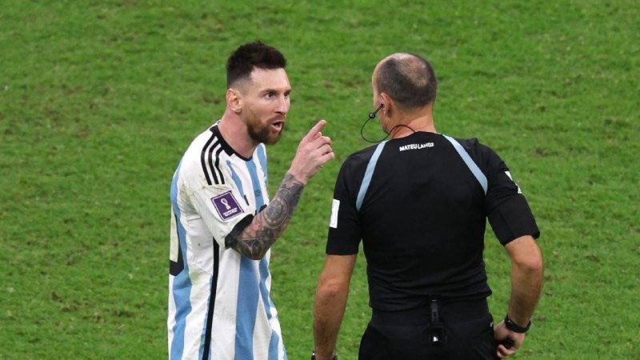 Messi tepki göstermişti; FIFA, Lahoz için kararını verdi!