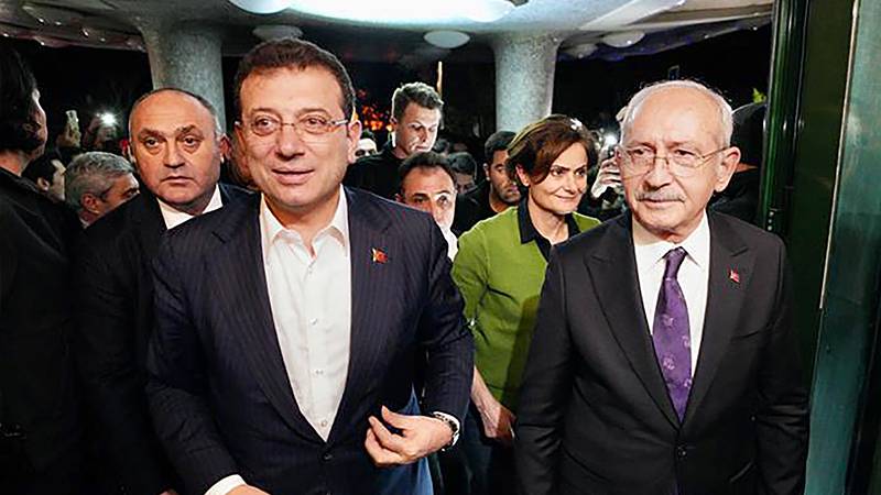 HaberTürk yazarı Sarıkaya: Bundan böyle 6’lı Masa’nın “doğal” Cumhurbaşkanı adayı İmamoğlu’dur; önüne geçmek o