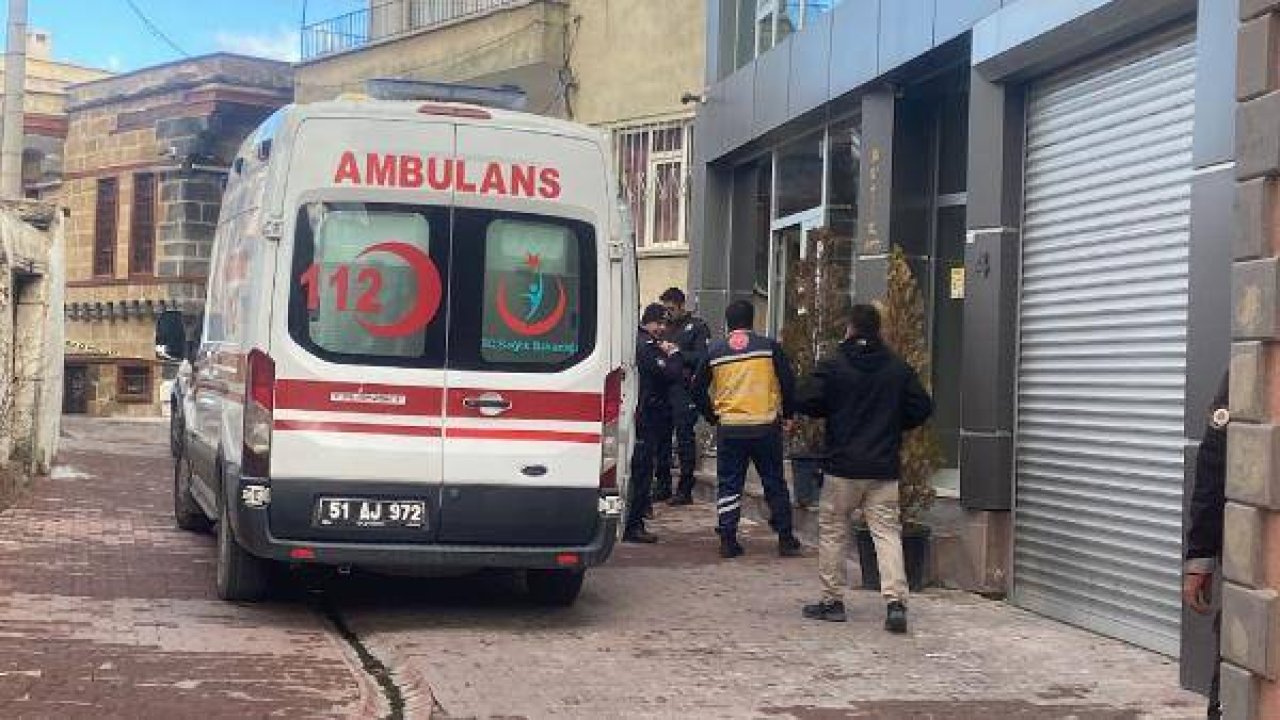 Apartta biri üniversite öğrencisi, iki kişi ölü bulundu