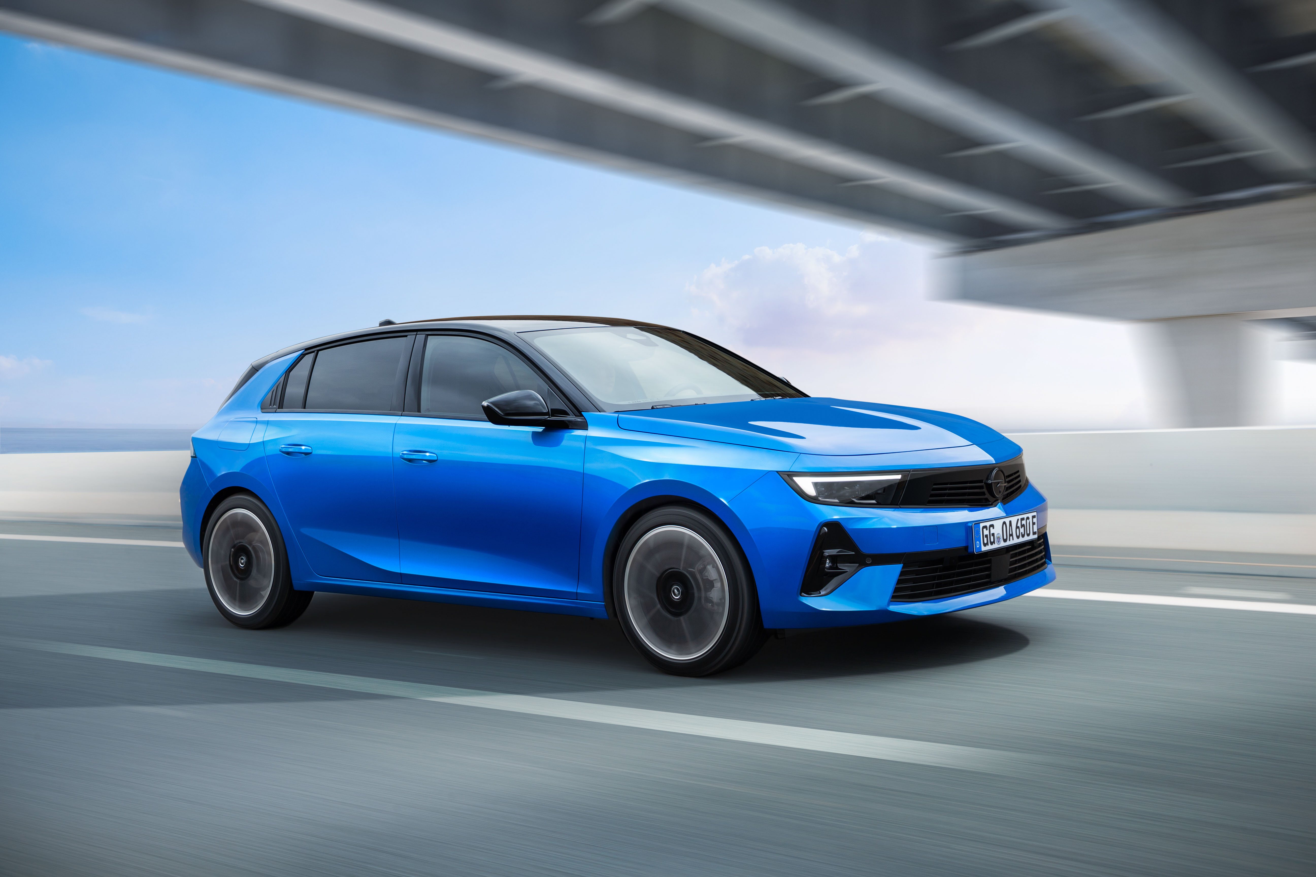 Yeni Opel Astra-e’nin ilk görüntüleri yayınlandı