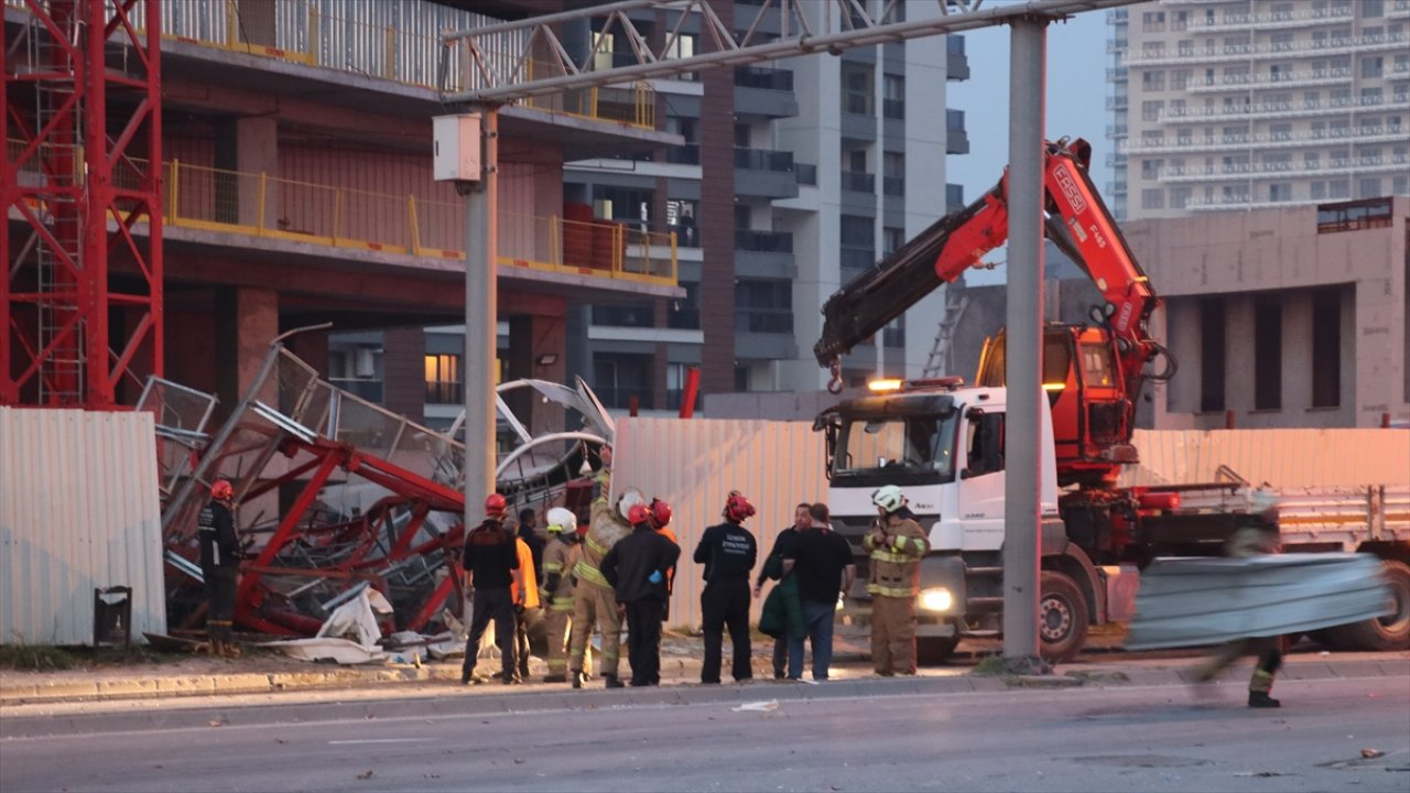 İzmir'de inşaatta vinç kazası: 5 kişi öldü, 2 kişi yaralandı