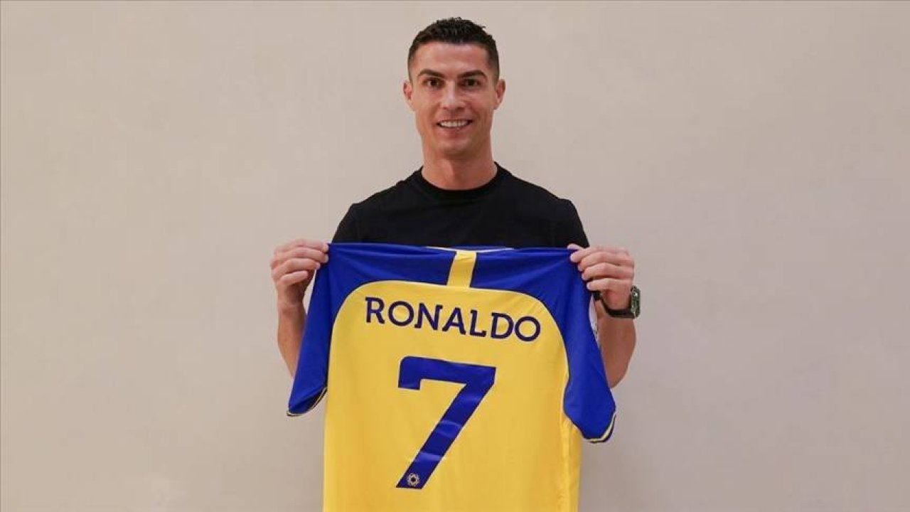 Al Nassr'a imza atan Ronaldo, yıllık maaşı en yüksek sporcu olacak