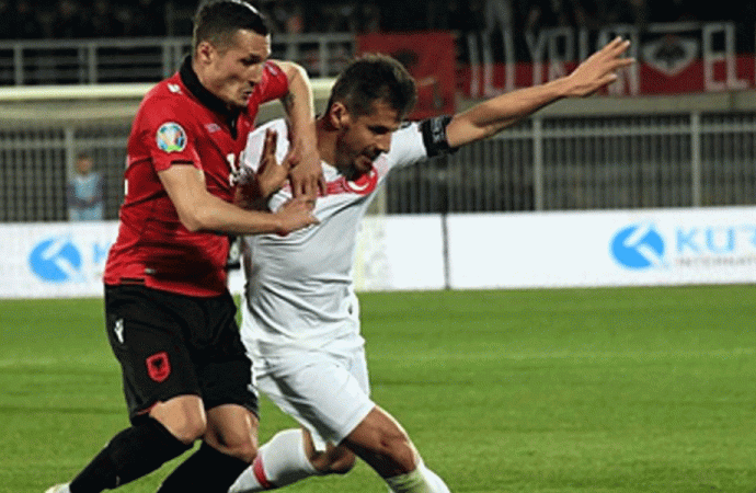 Türkiye Arnavutluk’u iki golle geçti