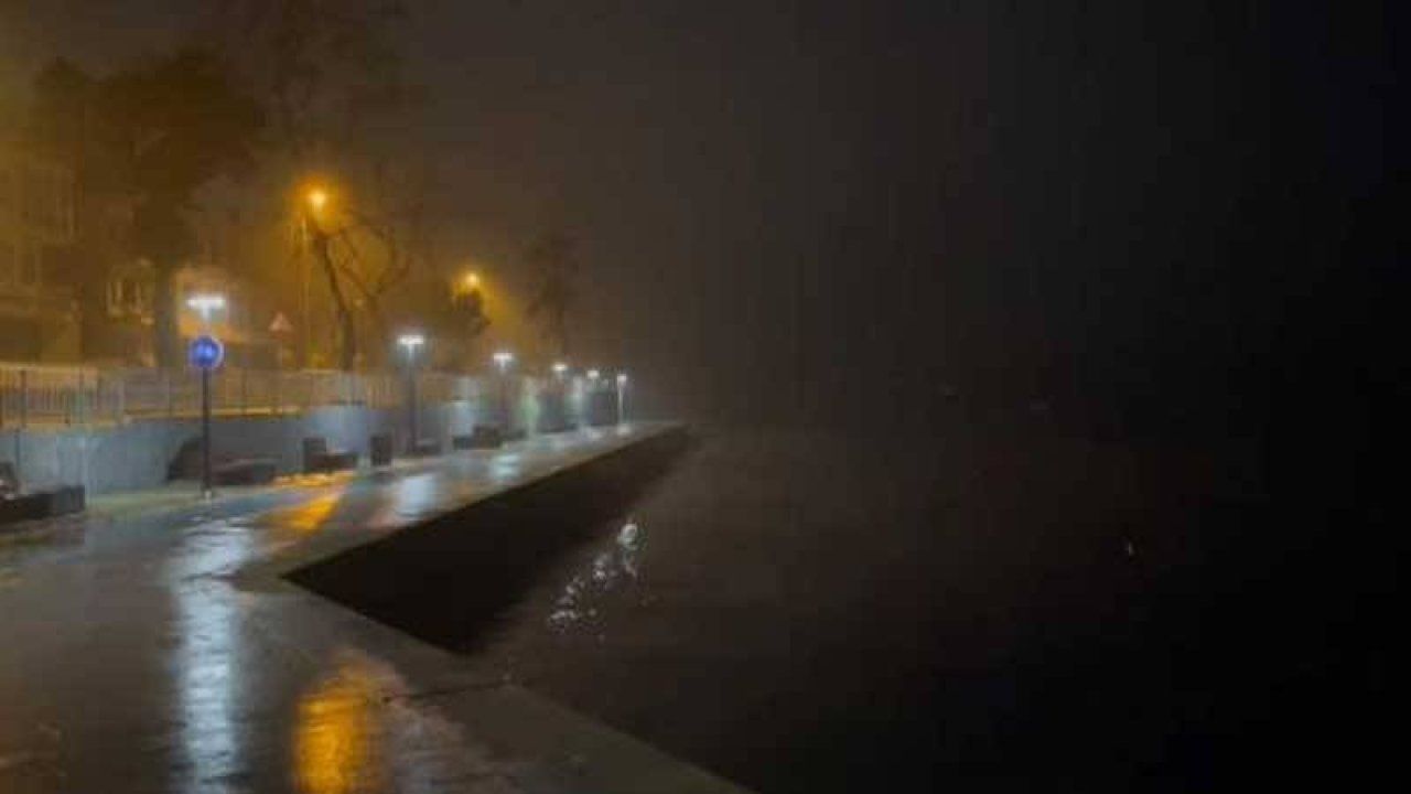 İstanbul Boğazı sis nedeniyle gemi trafiğine kapatıldı
