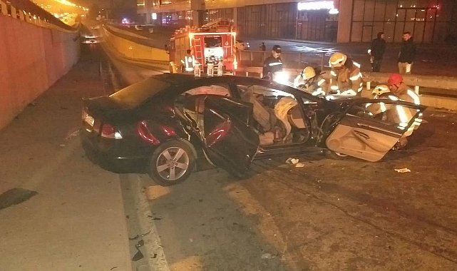 Makas atan otomobilin çarptığı araç yan yola uçtu: 1 kişi öldü, 2 kişi ağır yaralandı
