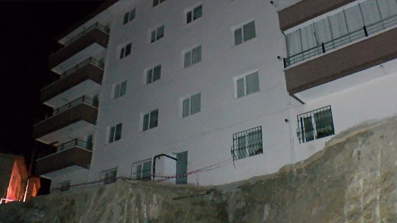 İnşaat kazısında apartmanın duvarı çöktü! 19 daire tahliye edildi