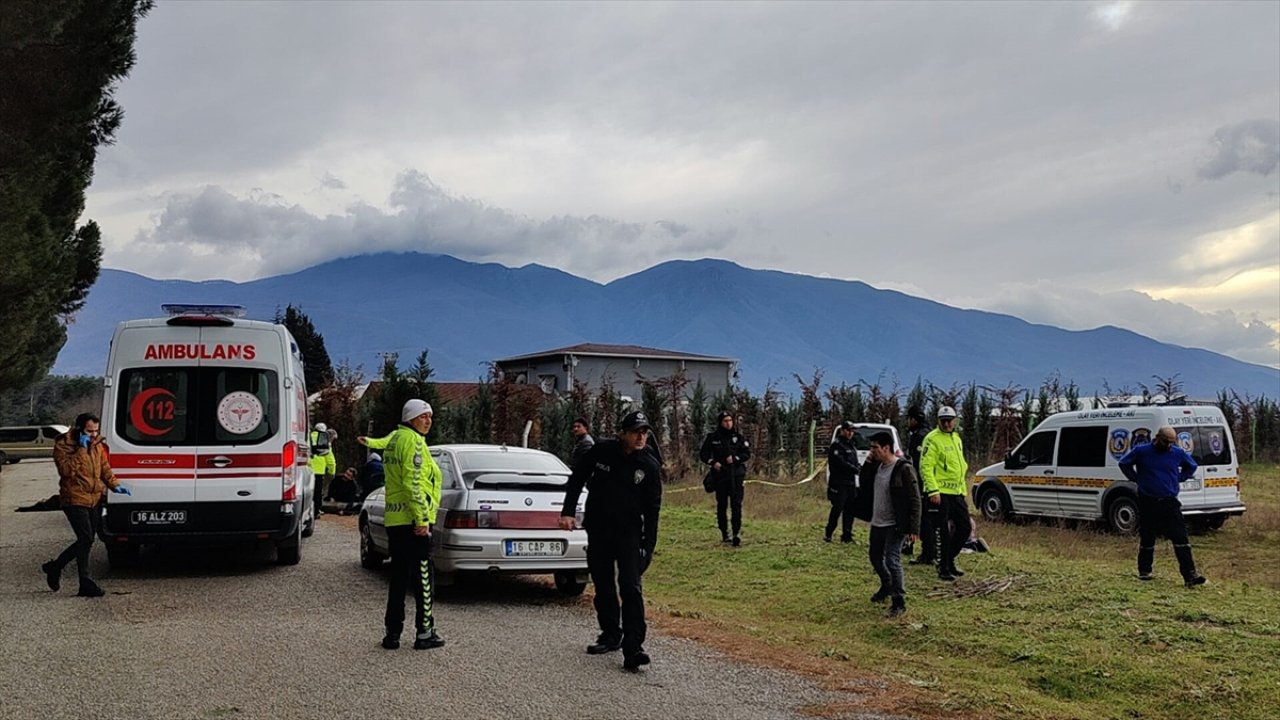 Annesi, 2 ağabeyi ve yengesini silahla öldürdü