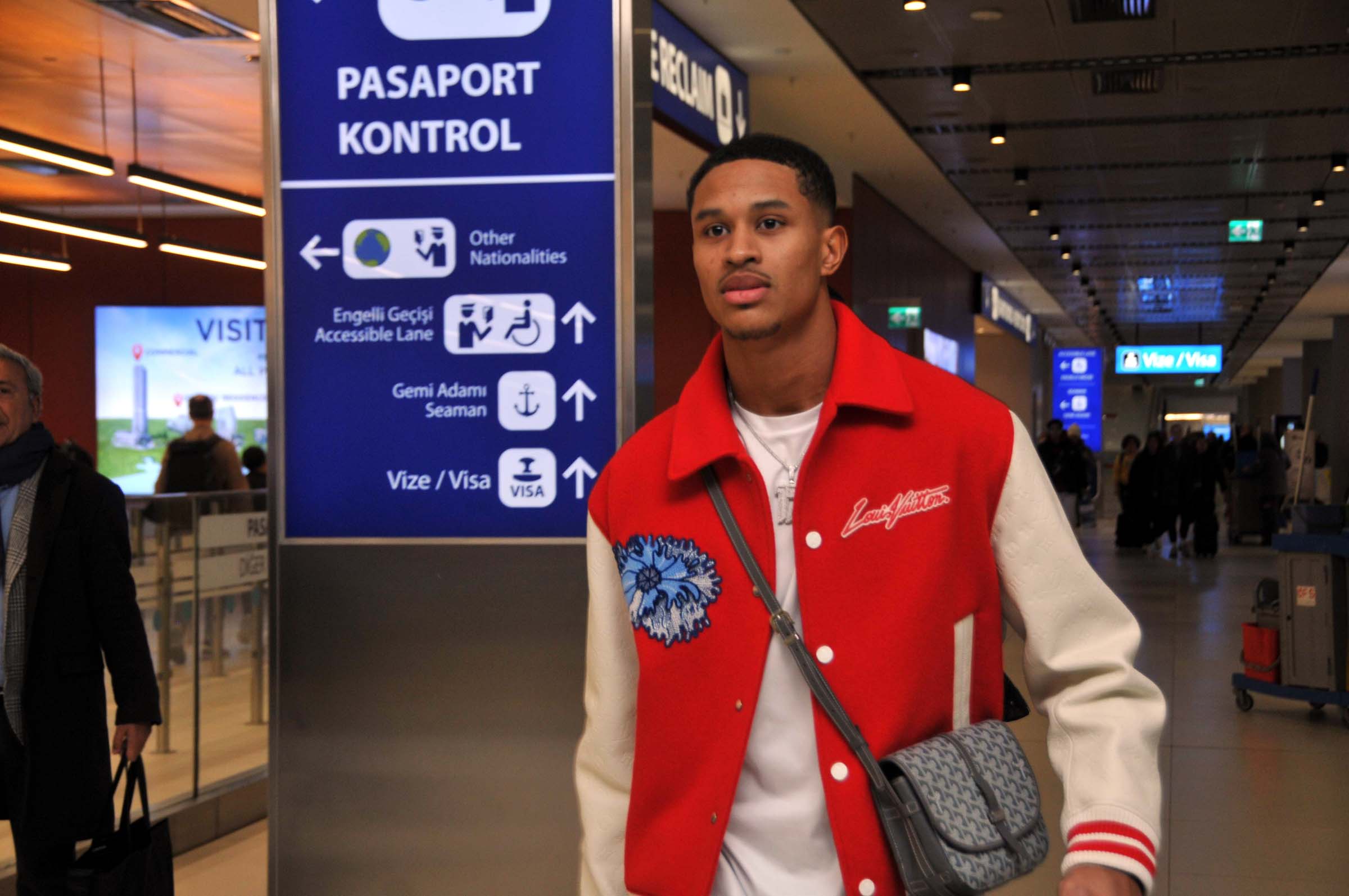 Fenerbahçe'nin yeni transferi Oosterwolde, İstanbul'da