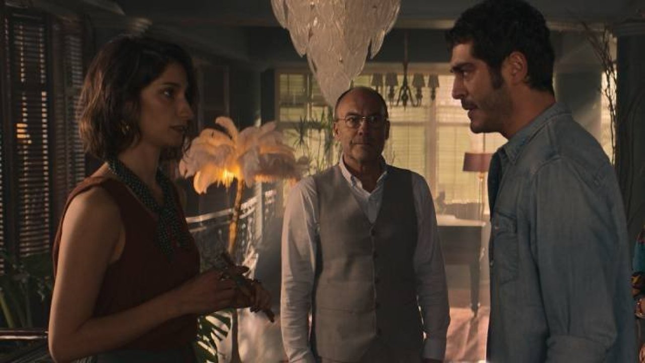 Şahmaran'ın kadrosunda yer alan Mahir Günşıray'dan Netflix'e tepki: Bravo, 3 kişilik dizi yapmışsınız!
