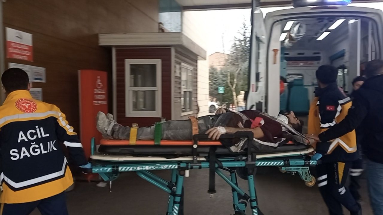 İnşaatın 3'üncü katından ağabeyinin üzerine düştü: İki kardeş hastaneye kaldırıldı