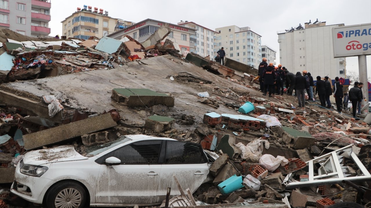 Aile Bakanlığı: Deprem bölgesine psikososyal destek personelleri sevk edildi