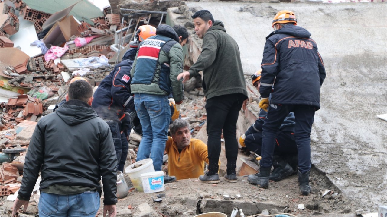 Kahramanmaraş'ta 7.5 büyüklüğünde bir deprem daha meydana geldi: Çevre illerde hissedildi!