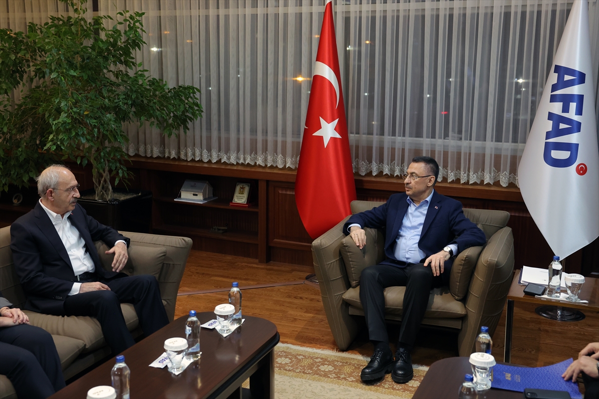 Kılıçdaroğlu, AFAD Merkezi'ni ziyaret etti