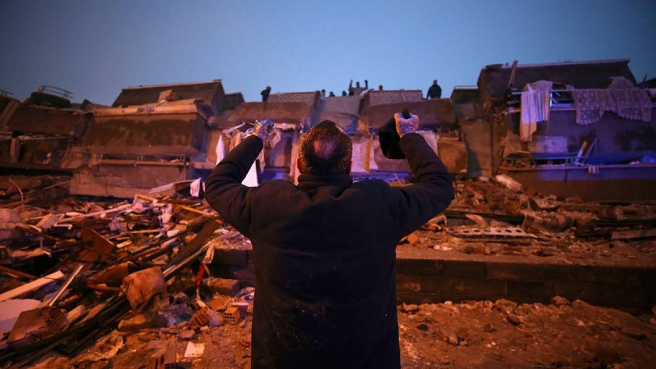 Hatay'da enkazdan kurtarılan depremzedeler yaşadıklarını anlattı; 